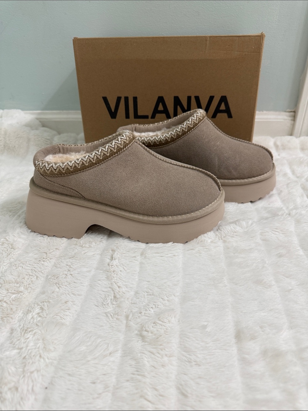Brand New In Box Platform Slippers Fur Lined 6 Sand